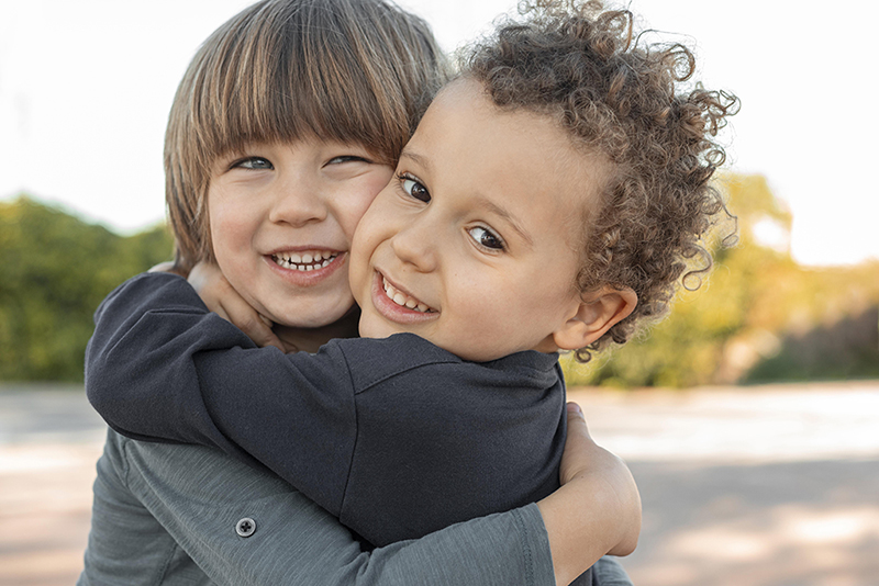 Cuentos personalizados para hermanos, amigos o primos