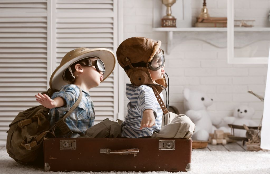 Nens llegint contes personalitzats